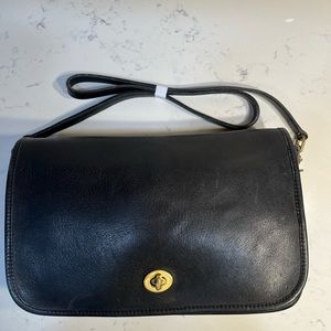 Vintage Coach Black Leather Turnlock Shoulder Bag